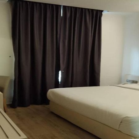 Minimalist Hotel Johor Bahru Buitenkant foto