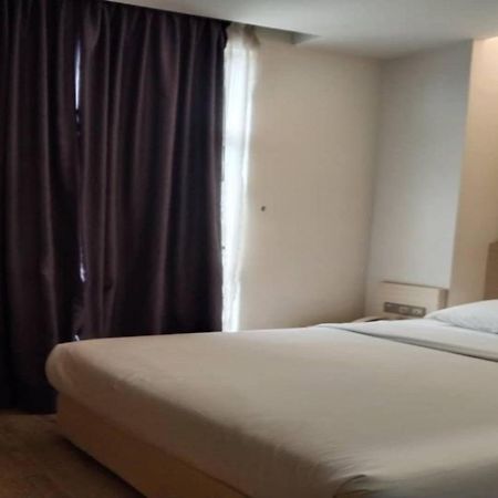 Minimalist Hotel Johor Bahru Buitenkant foto