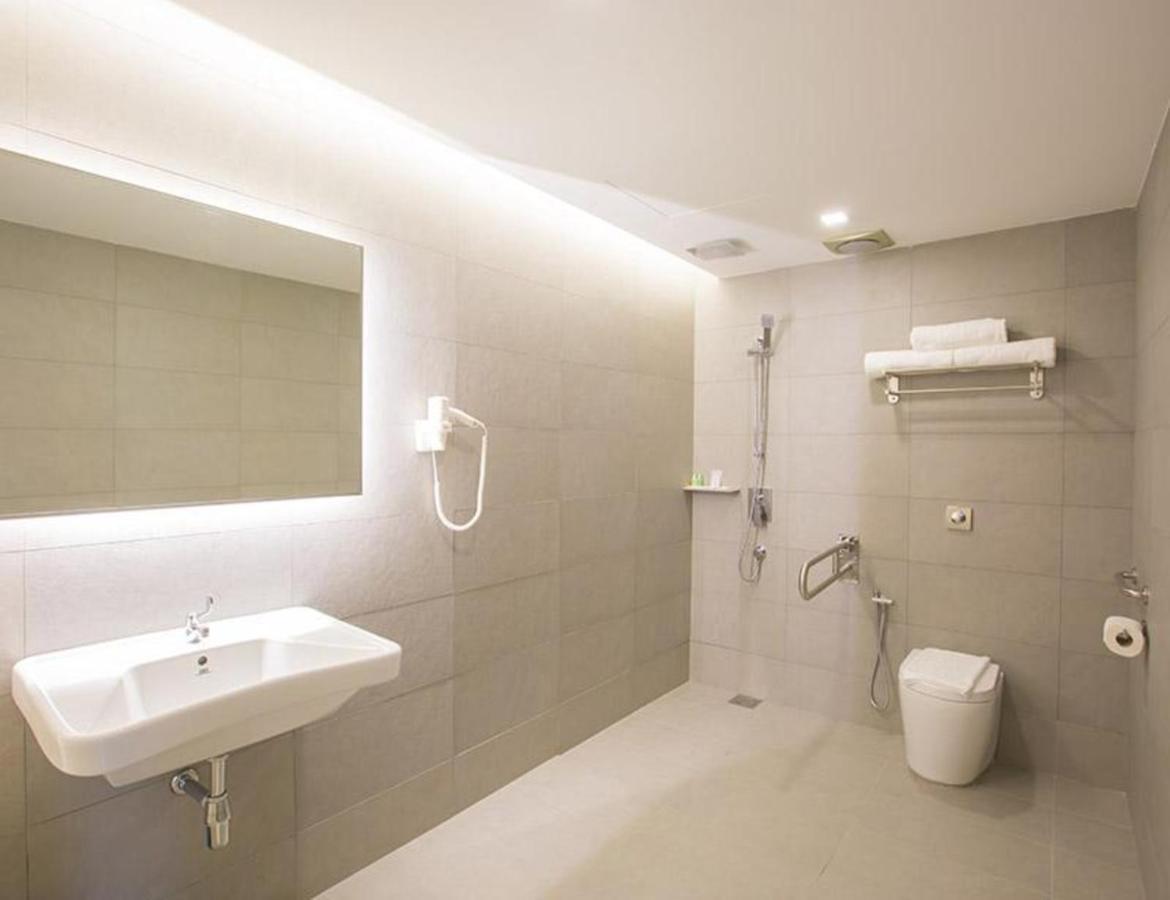 Minimalist Hotel Johor Bahru Buitenkant foto