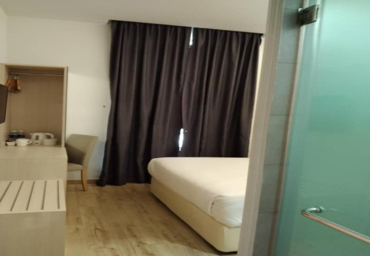 Minimalist Hotel Johor Bahru Buitenkant foto