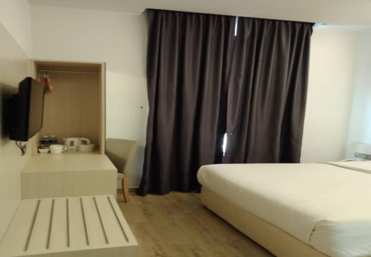 Minimalist Hotel Johor Bahru Buitenkant foto