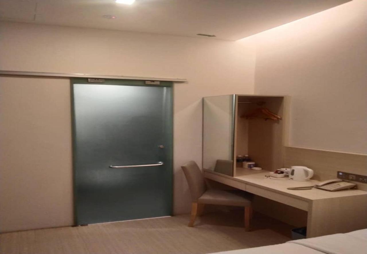 Minimalist Hotel Johor Bahru Buitenkant foto